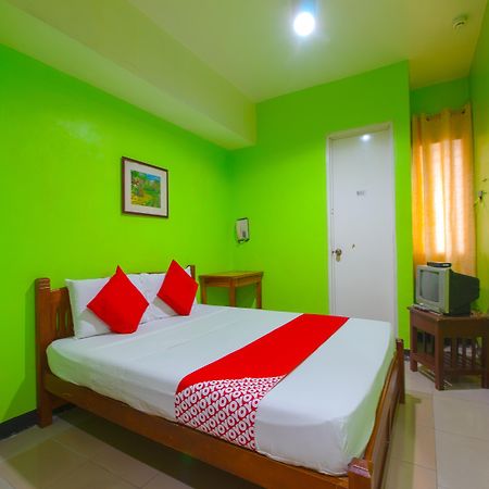 OYO 677 Roseate Pensione Cebu Esterno foto